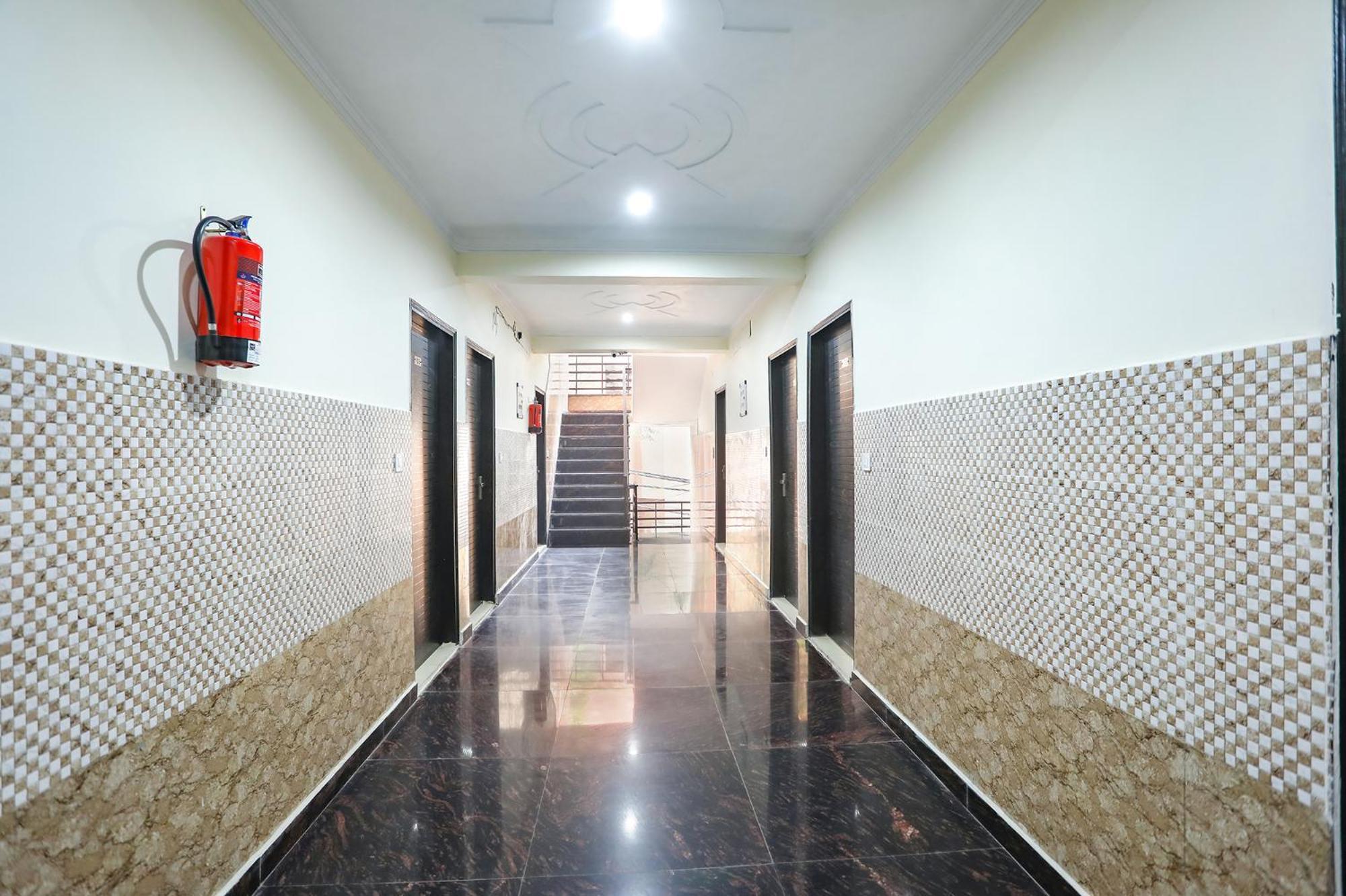 Fabexpress Asp Royal Residency Inn- Janakpuri Deli Exterior foto